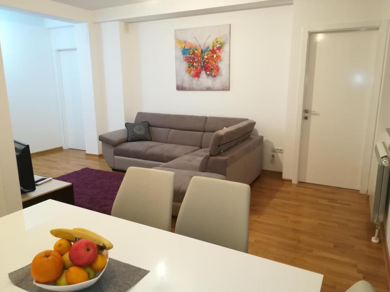 Appartamento Butterfly Čačak Esterno foto